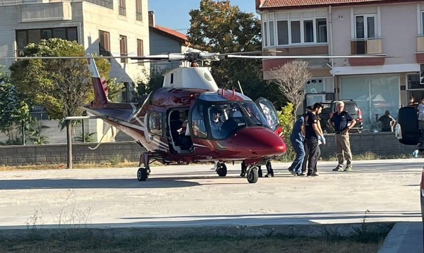 Karapınar'da göğüs ağrısıyla başvuran 83 yaşındaki hasta hava ambulansıyla Konya'ya taşındı