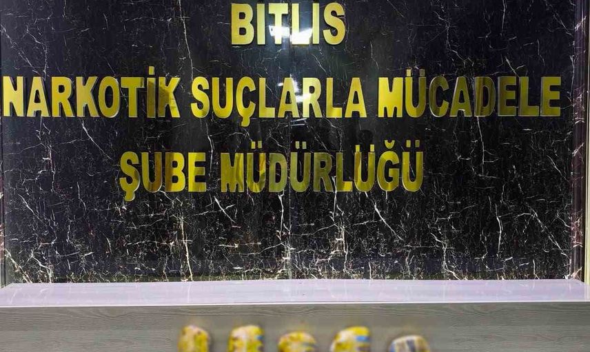 Tatvan uygulamasında araçta saklanmış 2 kilo 914 gram metamfetamin bulundu
