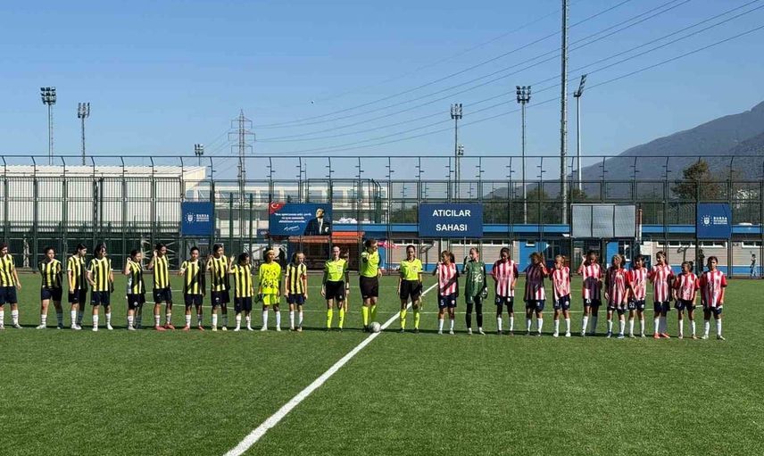 Bilecik Kolej sahada farklı geçti, ligde 3'te 3 yaptı
