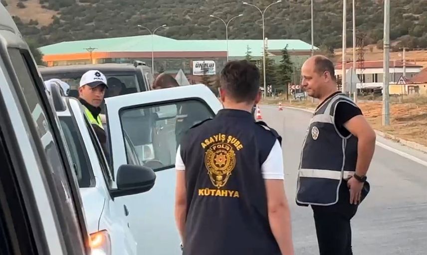 tavşanlı'da geniş çaplı huzur denetimi: 1,5 milyon lira ceza ve çok sayıda suç unsuru ele geçirildi