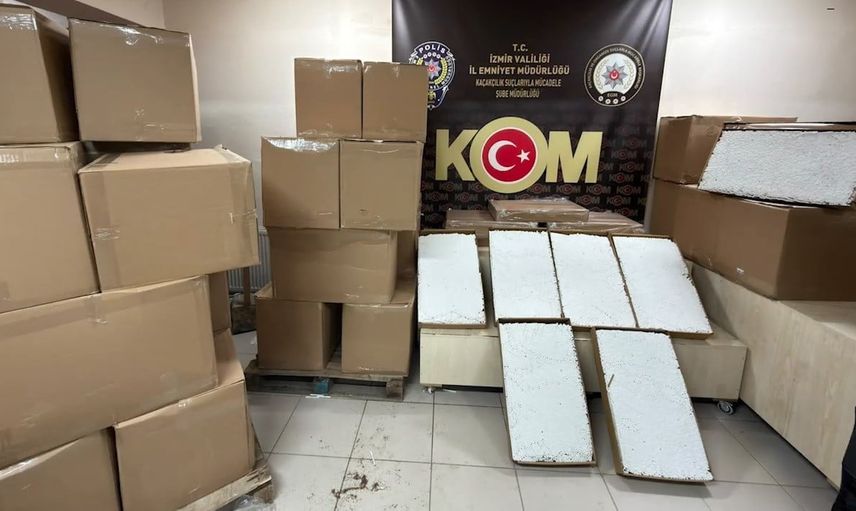 Kaçakçılık operasyonunda Bornova'da 1 milyon 100 bin makaron ele geçirildi