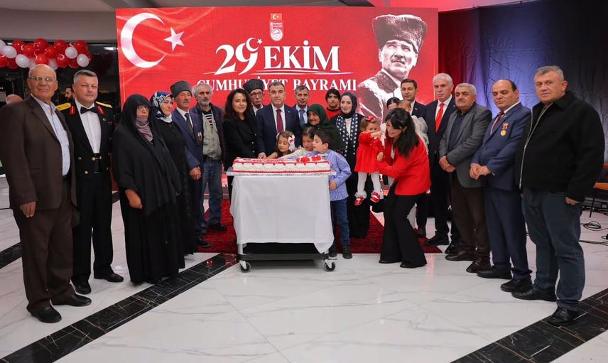 Bayburt'ta 103. yıl coşkusu resepsiyonla taçlandı