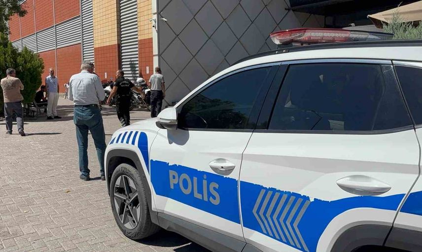 Konya'da alışveriş merkezi restoranında çıkan kavgada bir çalışan hayatını kaybetti