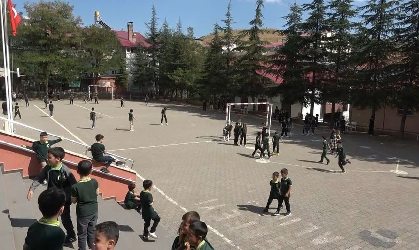 İlk ders ziliyle Bingöl'de yeni eğitim yılı başladı