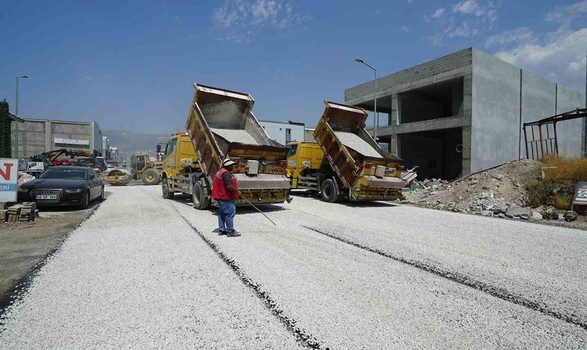 Kahramanmaraş'ta Yeni Sanayi Sitesi yolları sathi asfaltla modernize ediliyor