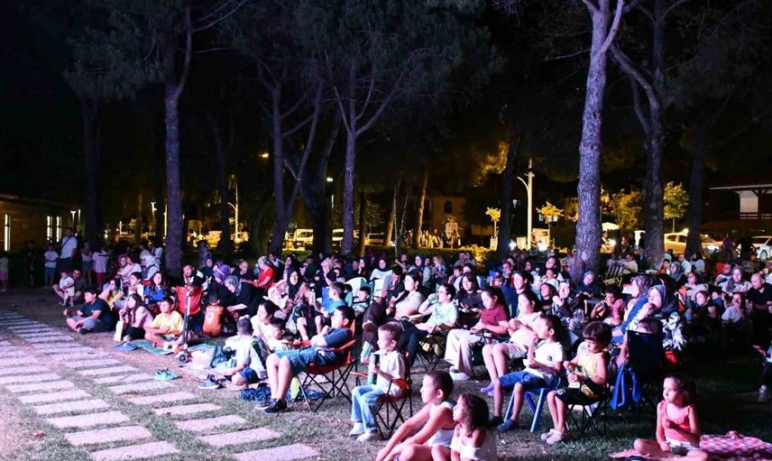 İznik sahilinde nostaljik yazlık sinema sezonu sona erdi