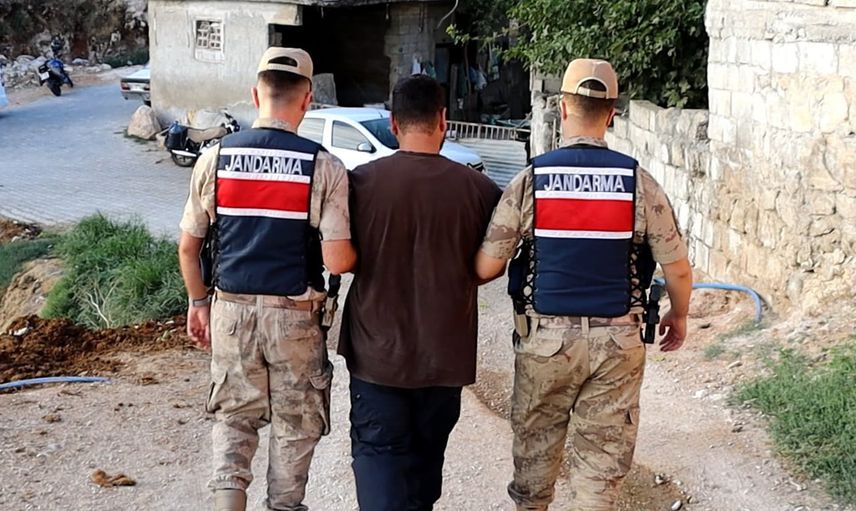 Karaköprü operasyonunda yağma hükümlüsü adliyeye sevk edildi