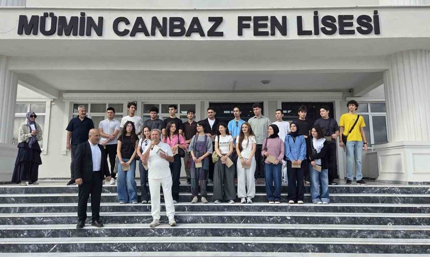 Başarıyı ödüllendiren program: Mümin Canbaz Fen Lisesi öğrencilerine tablet ve telefon