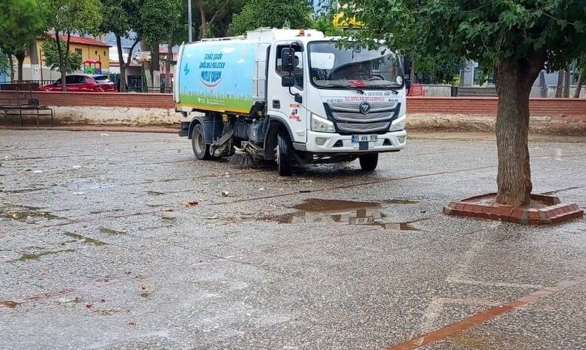 Pazar sonrası hijyen seferberliği: Efeler’de ekipler sahada