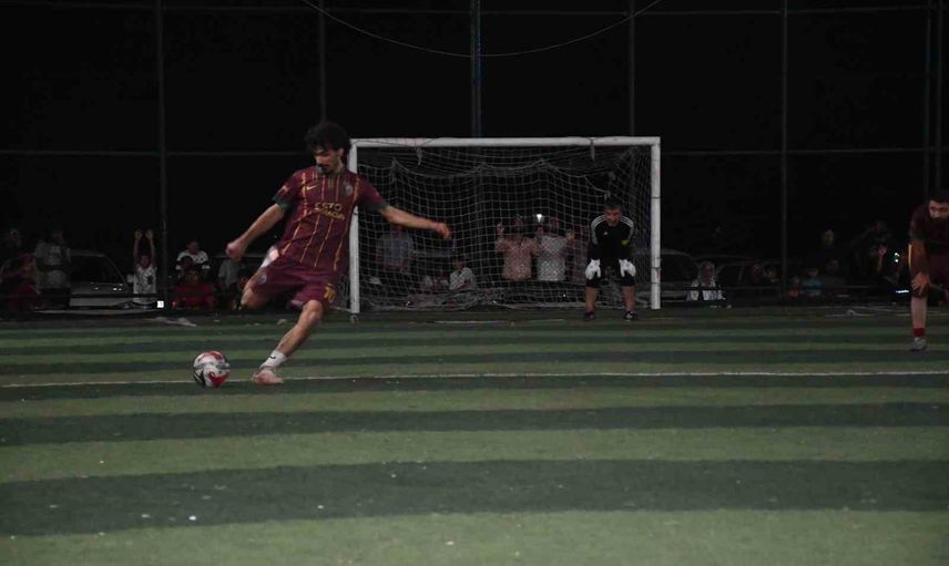 Penaltılarla gelen birlik: Karakeçi ligi finalinde Gençlerspor şampiyon