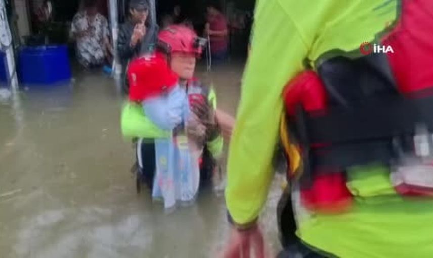 Kritik su seviyeleri Bangkok'u felç etti: 50 ilçe afet bölgesinde