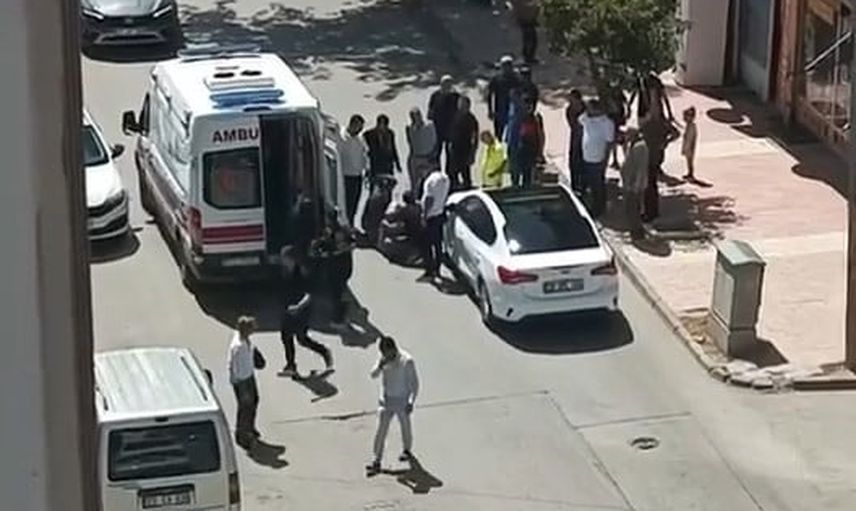 Elazığ’da caddede karşıya geçerken araç çarpması sonucu yaralandı