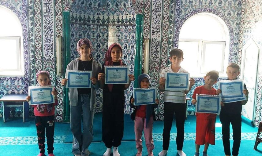Yaz kur’an kursu kapanışında Kızılçukur çocuklarının coşkusu