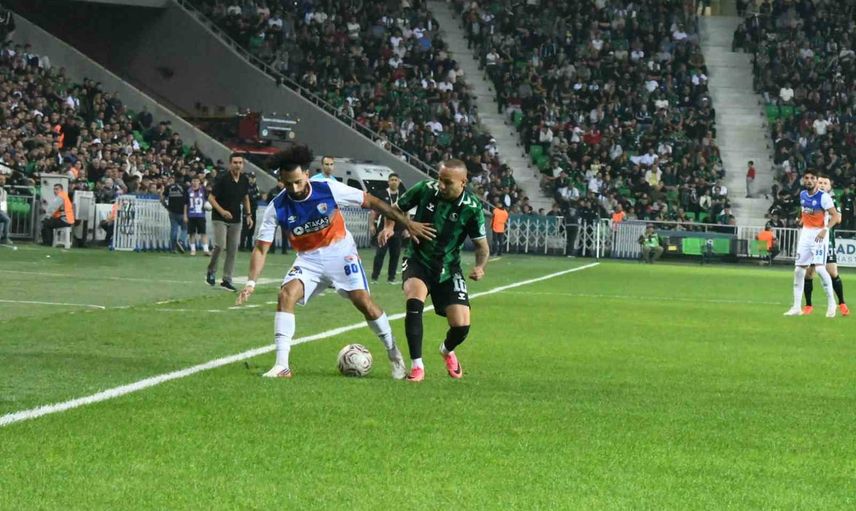 Sakaryaspor ile İskenderunspor 2-2 berabere kaldı