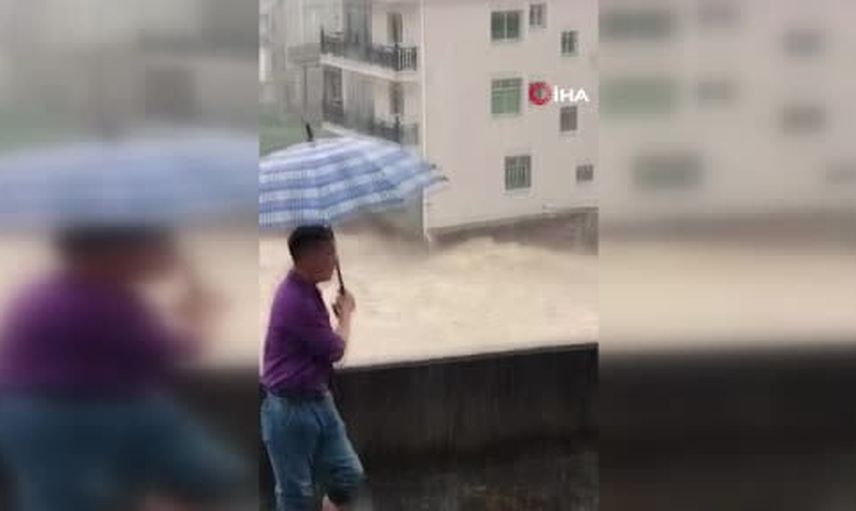 Fujian'da selde üç katlı bina çöktü; tahliye canları kurtardı
