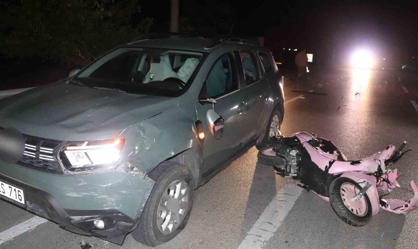 Kavşakta çarpışma sonrası motosiklet 20 metre sürüklendi