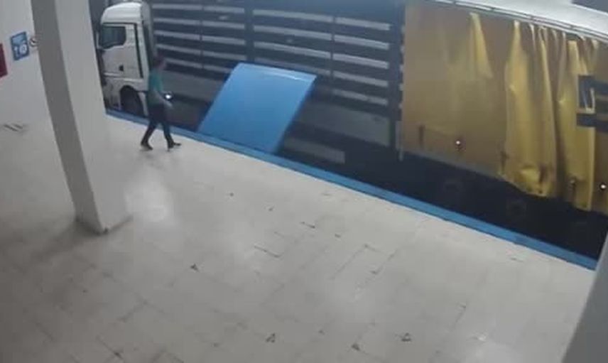 Gizli bölmede yurt dışına kaçmaya çalışan şüpheli Hamzabeyli'de yakalandı