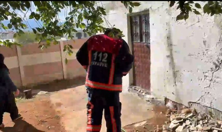 Kovancılar'da çatı yangını itfaiyenin müdahalesiyle söndürüldü