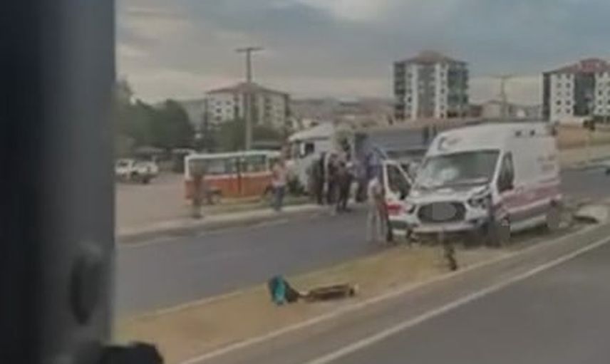 Polatlı'da müdahaleye giden ambulansla otomobil çarpıştı: 5 yaralı