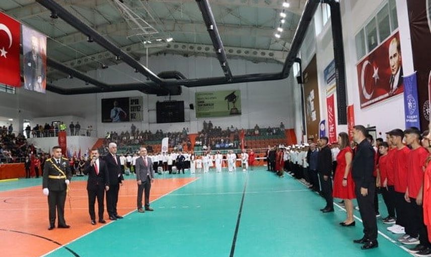 Köyceğiz'te 29 Ekim: salonu dolduran gösteriler ve törenler