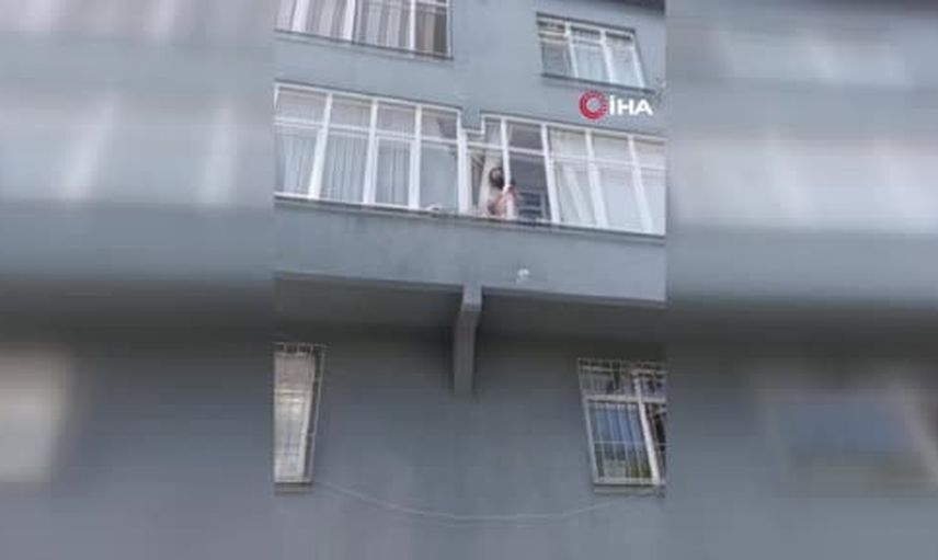 Sultangazi'de sokak kedilerinin bakımı komşuları karşı karşıya getirdi