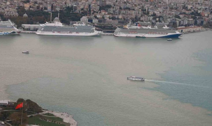 Helikopter görüntüleri selin İstanbul'daki izlerini ve Haliç'teki renk değişimini belgeledi
