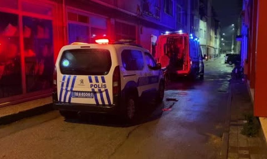 Oksijen tüpünün alev almasıyla İnegöl'de evde yangın: 64 yaşındaki adam yaralandı