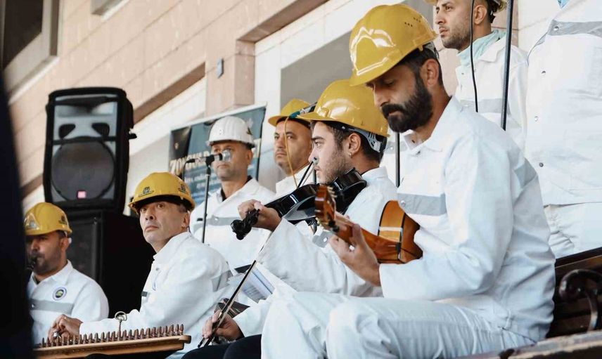 Turistik Karaelmas Ekspresi Zonguldak'ta madenci korosu ile karşılandı