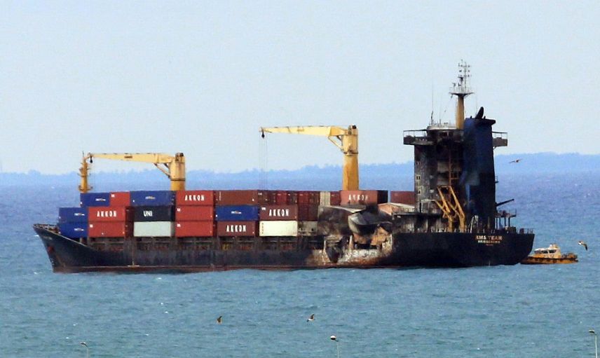 Hasar gören konteyner gemisi Karadeniz'deki saldırının ardından Samsun limanına demirledi