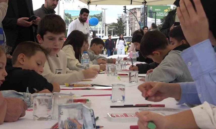 Bursa'da çocuklar kalemleriyle Gazze'ye umut çizdi