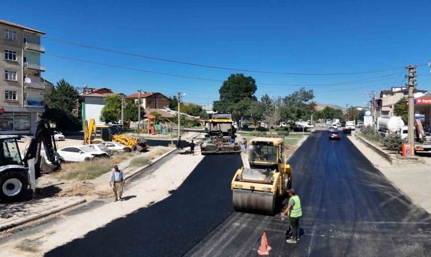 Sanayi Mahallesi'nde 15 kilometrelik yol yenilemesiyle ulaşım rahatladı