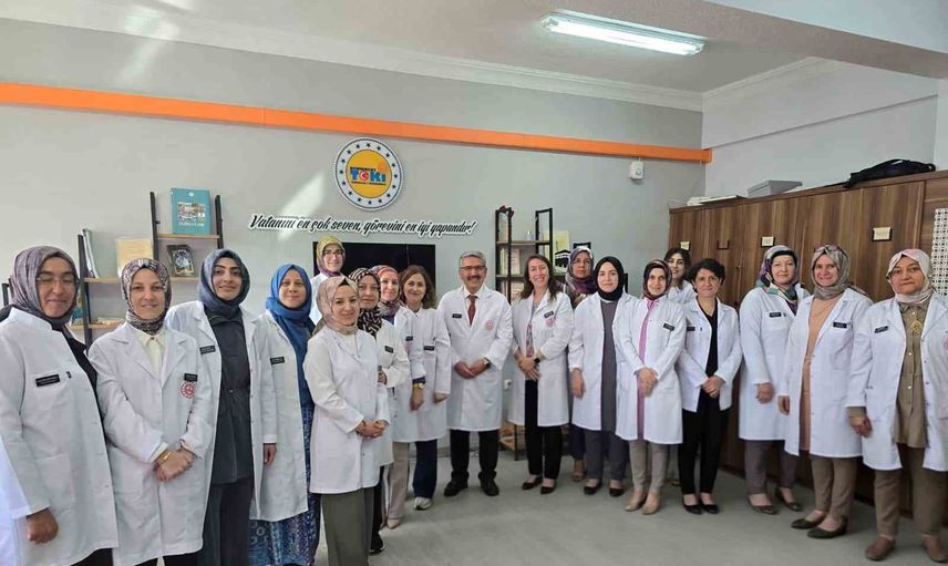 Velilerden öğretmenlere birlik simgesi isimlik hediyesi