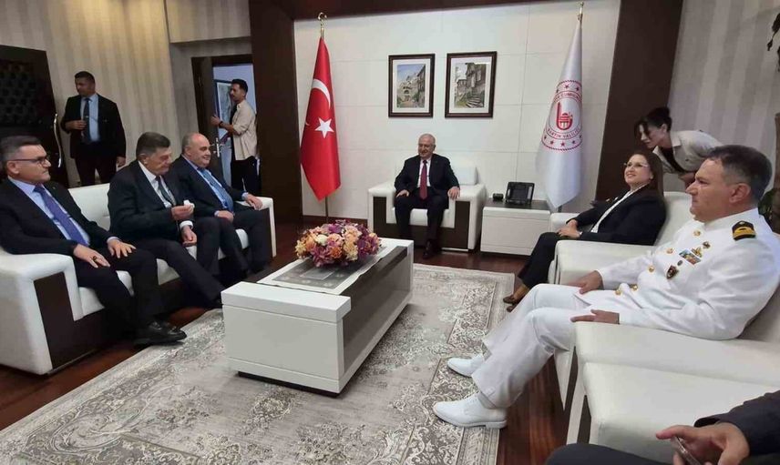 İç cepheyi güçlendirerek geleceği güvence altına çağrısı