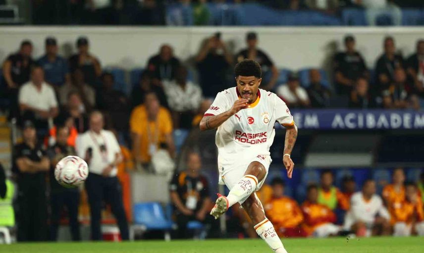 Galatasaray'ı son nefeste öne geçiren golü Gabriel Sara attı