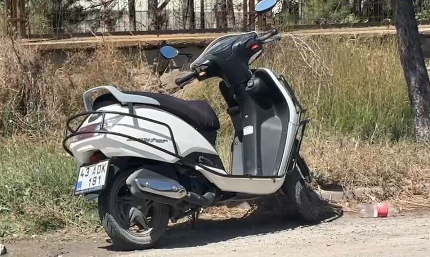 Tavşanlı Ayvalı Caddesi'nde iki motosiklet çarpıştı, sürücü hastaneye kaldırıldı