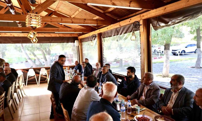Akçadağ muhtarları bir araya geldi: Hasan Ulutaş hizmet vurgusu yaptı