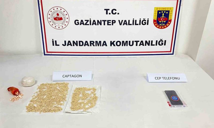 Gaziantep'te eş zamanlı baskınlarla kaçakçılık ve uyuşturucu ağlarına darbe