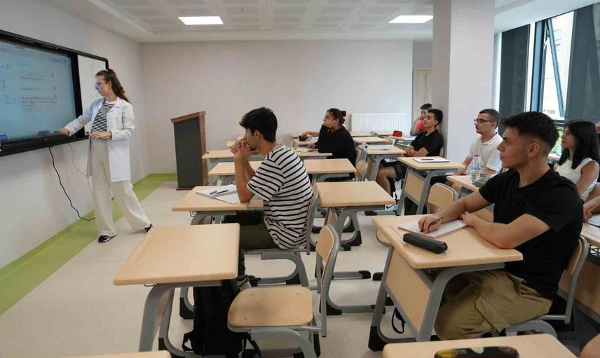 Kartal Belediyesi kurslarıyla öğrencilerin lise ve üniversite hedefleri gerçeğe dönüyor