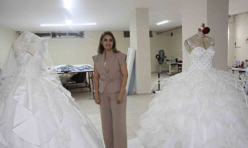 Atıklardan gelinliğe dönüşen atölye Cizre'de kadınlara iş veriyor
