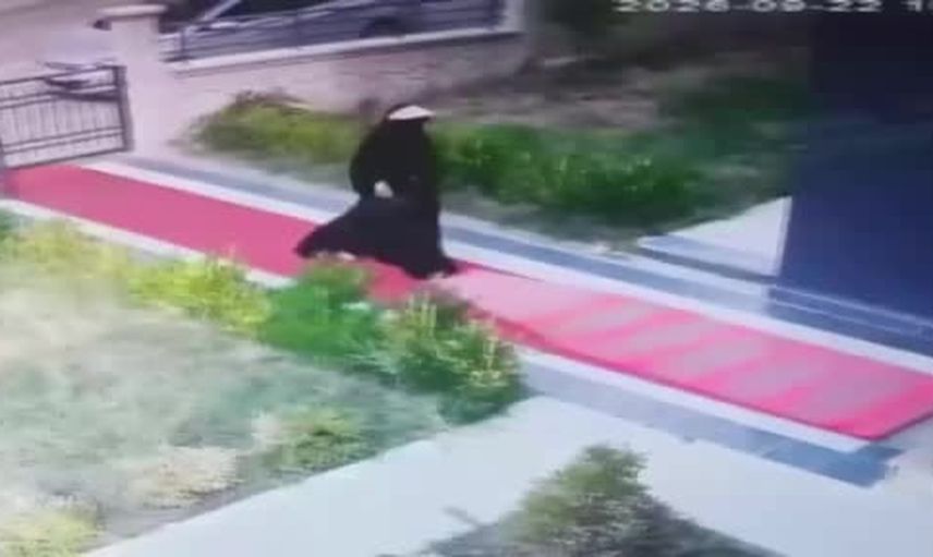 Hamile kadın çarşafla geldi, otobüste yakalandı: 152 suç kaydıyla tutuklandı