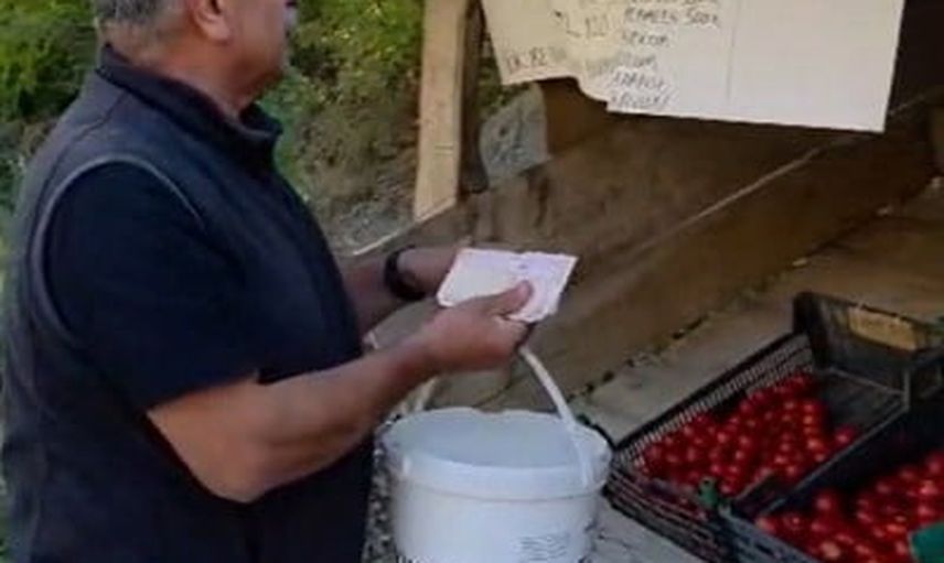 Köy tezgahında güven işi: parayı kovaya bırakın uygulaması