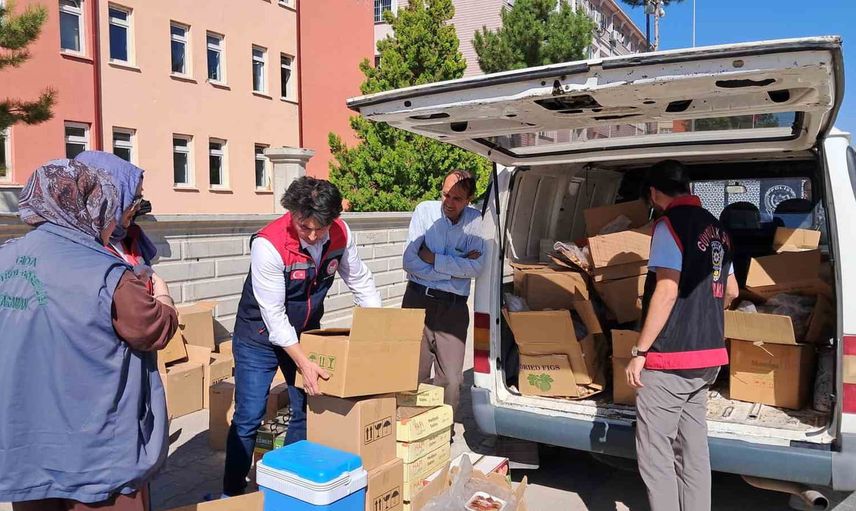 Karaman'da gıda güvenliğini hedef alan operasyonda çok sayıda etiketsiz ürün ele geçirildi