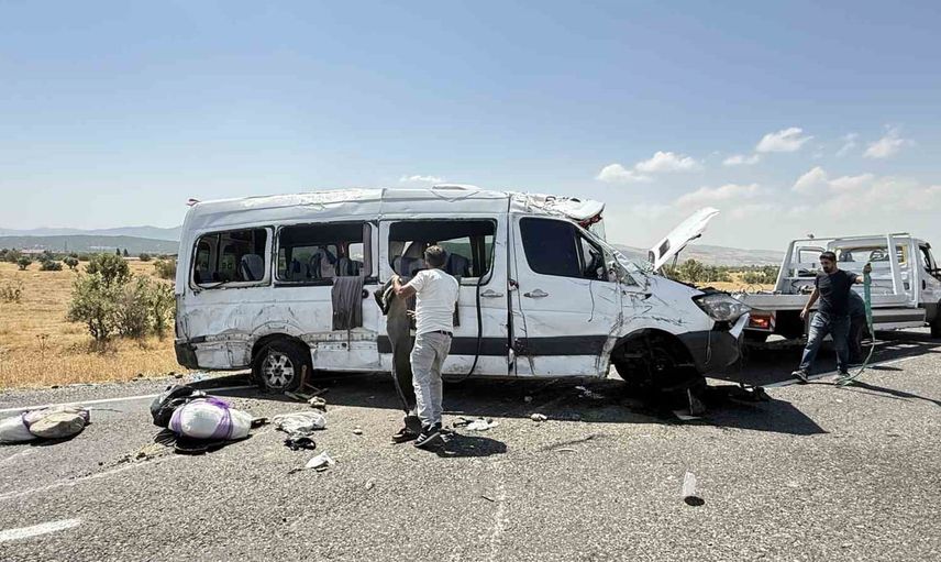 Kaza Karahasan'da: Lice'de minibüs kazasında 5 kişi hayatını kaybetti