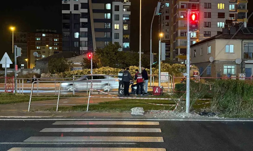 Melikgazi'de yaya geçidinde tramvayla çarpışan motosiklet sürücüsü yaralandı