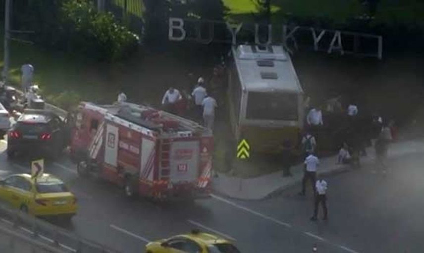 Zeytinburnu sahil yolunda İETT otobüsünde kontrol kaybı sonucu kaza