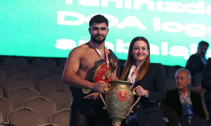 Antalyalı güreşçilerden İstanbul'da 12 madalya ve ikincilik başarısı