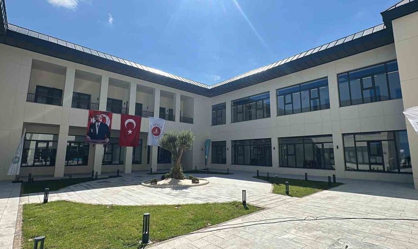 Ballıca kampüsü'nde dönüştürülen alan yeni rektörlükle eğitim yaşamına katıldı