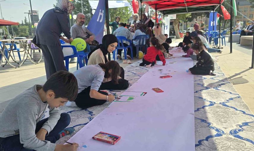 Adıyaman'da çocukların renkleriyle Filistinli akranlarına seslenişi