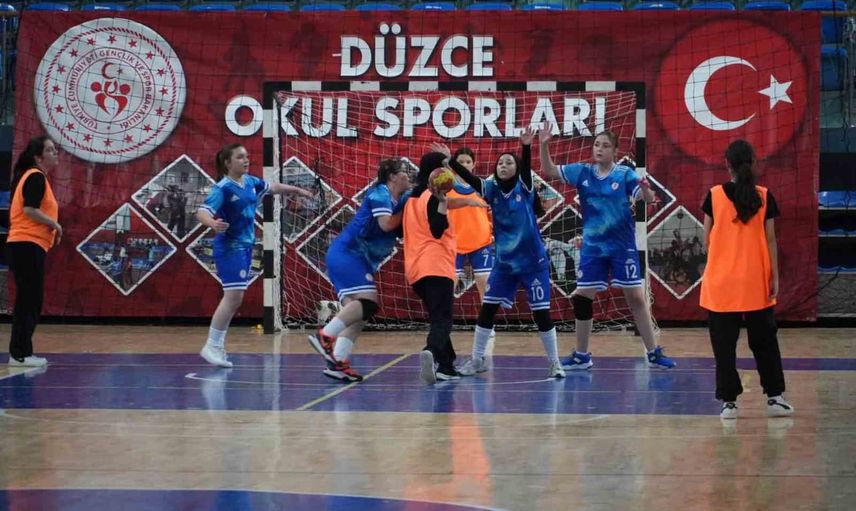Düzce'de genç sporcular 2026-2027 okul sporları sezonunu başlattı