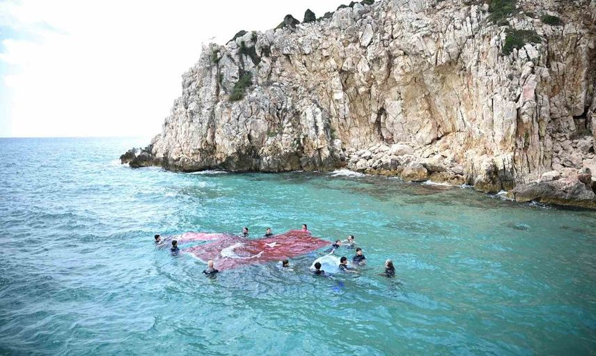 Gençlerle mavi vatandan selam: Gaziosmanpaşa Saros Körfezi'nde Türk bayrağı dalgalandı